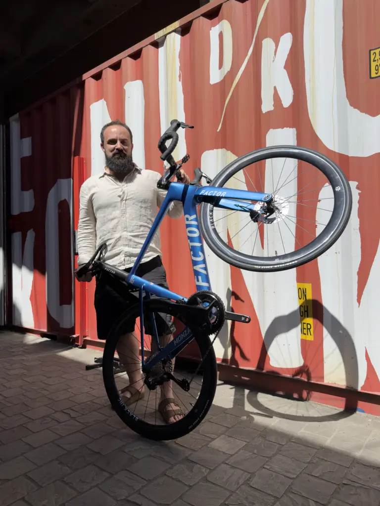 Velodome stopt met Factor, niet uit ontevredenheid maar omdat er aan de top maar plaats is voor één merk: Cervélo. Wat dat voor jou betekent? Lees snel verder.